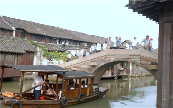 登高走橋，強(qiáng)身健體_副本.jpg